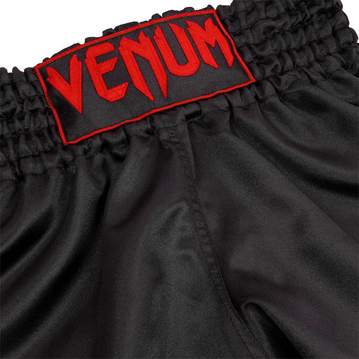 Klassiske Muay Thai Shorts Sort/R&oslash;d