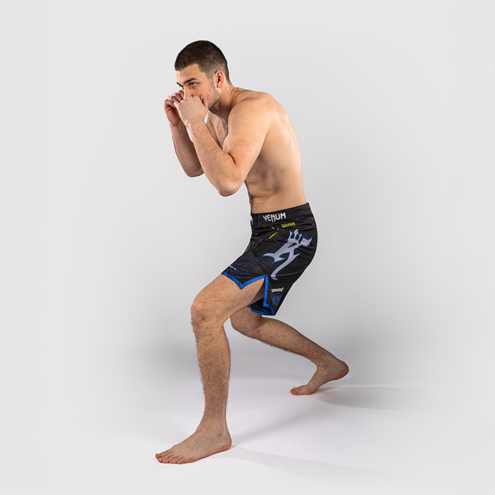 Venum x TEKKEN 8 Fightshorts King Sort Gul